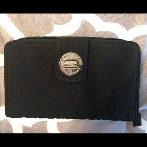 Black quilted Vera Bradley wallet like New!